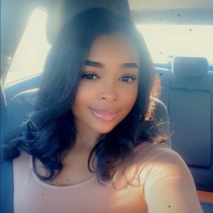 Meet your Posher, Alexis